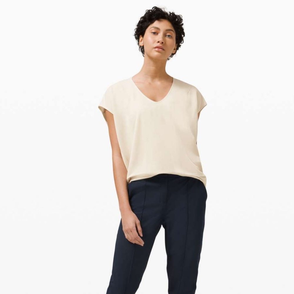 Lululemon Capped Off White Short Sleeve Top Women’s Size Medium/Large